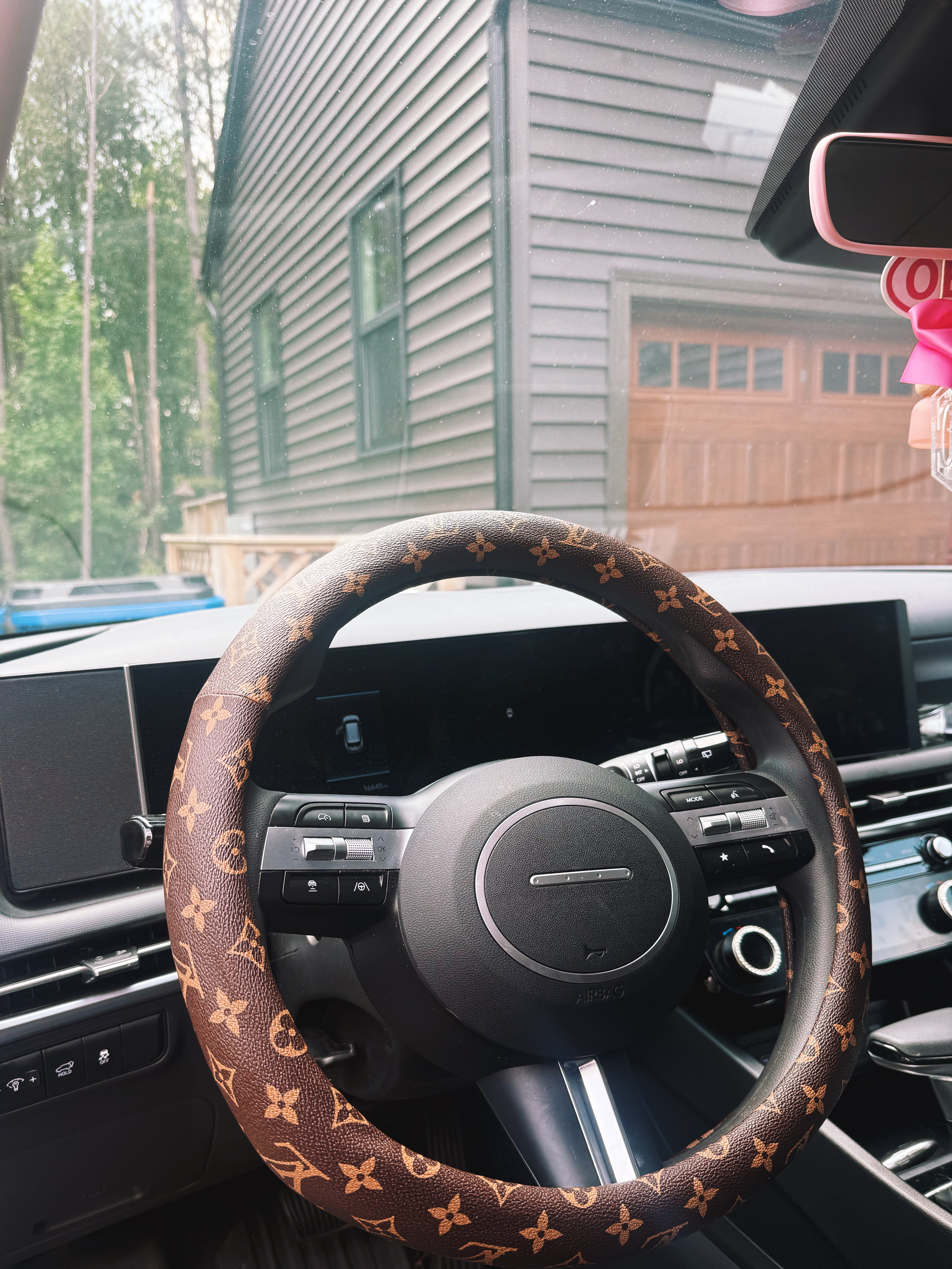 LV steering wheel cover