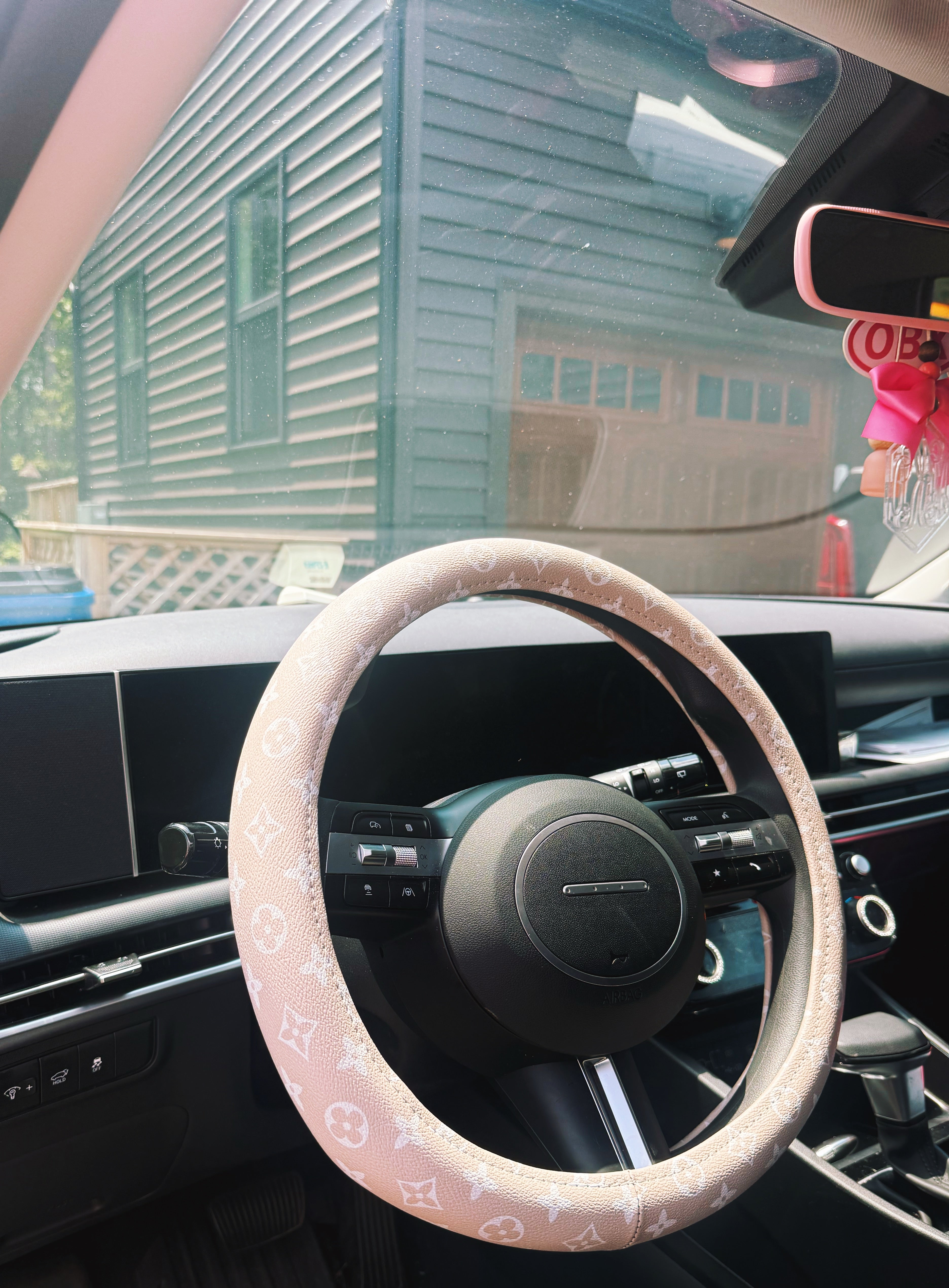 LV steering wheel cover